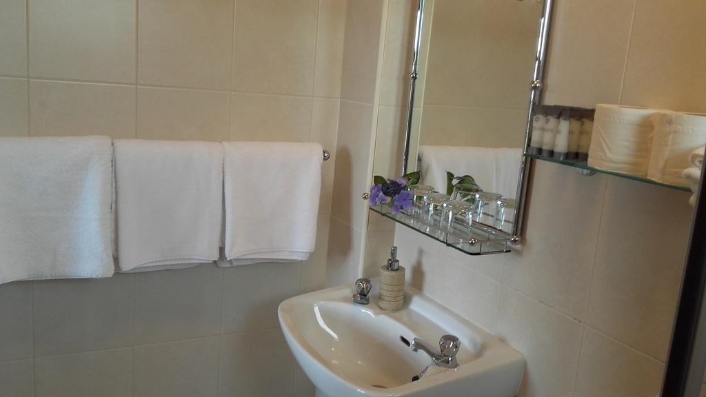 Moriartys Farmhouse Ventry Extérieur photo